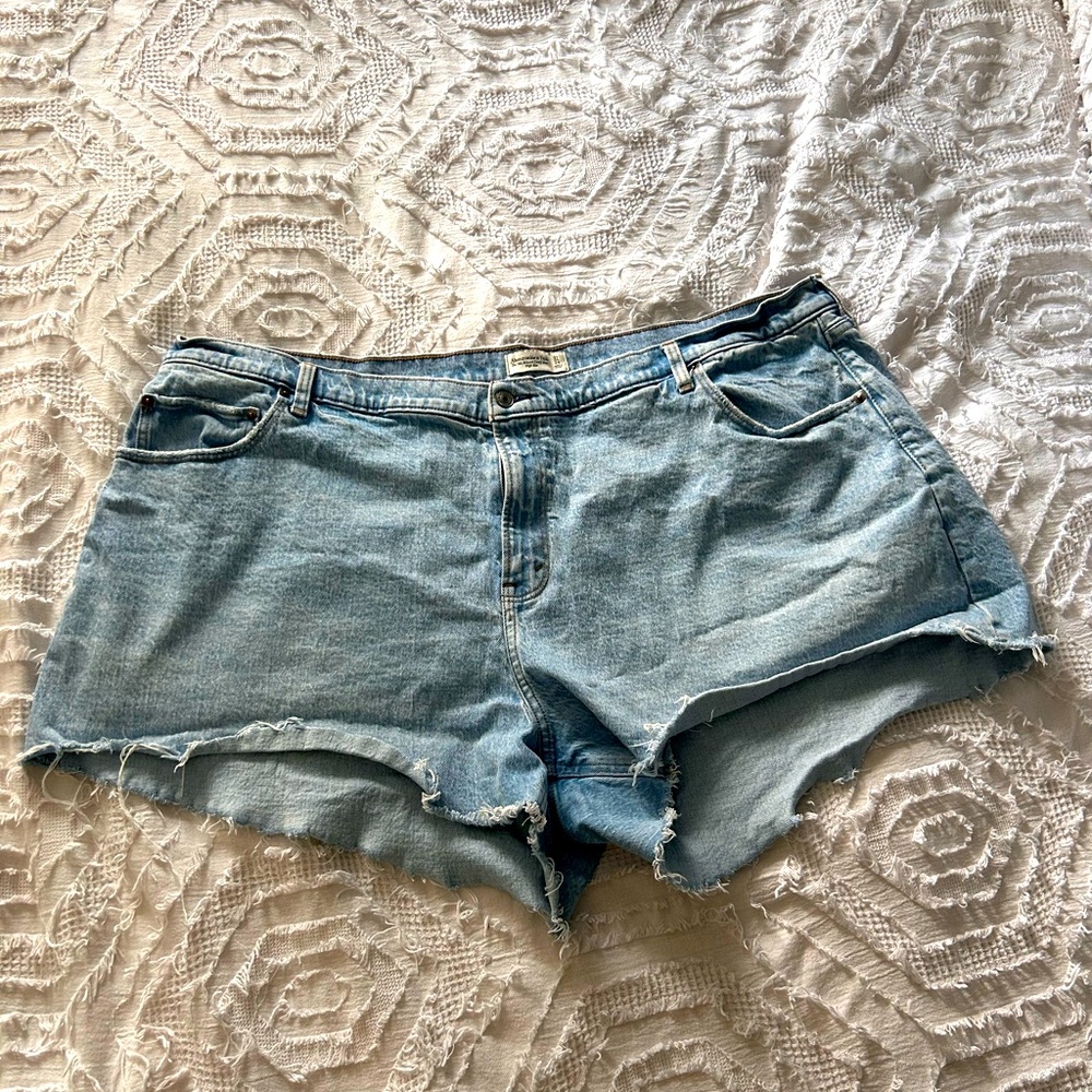 Abercrombie & Fitch High Rise Curve Love 90s Relaxed Cut Off Shorts